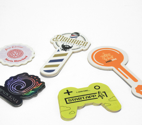 Pegatinas troqueladas a corte completo con forma de logotipo