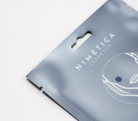 Detalle de cierre zip en doypack