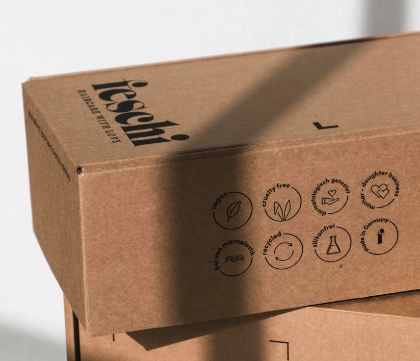 Unboxing con caja postal personalizada