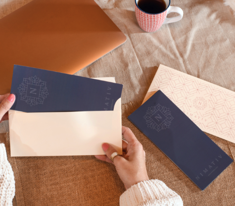 Sobres de invitación elegantes con impresión a color