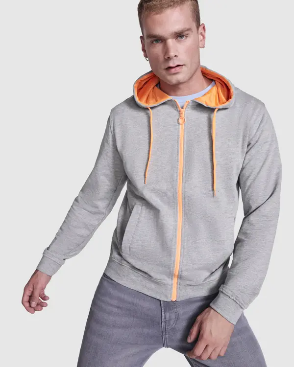 sudadera con cremallera y capucha
