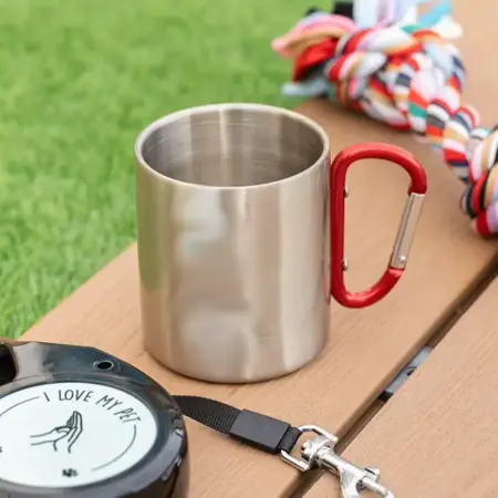 Taza con mosquetón